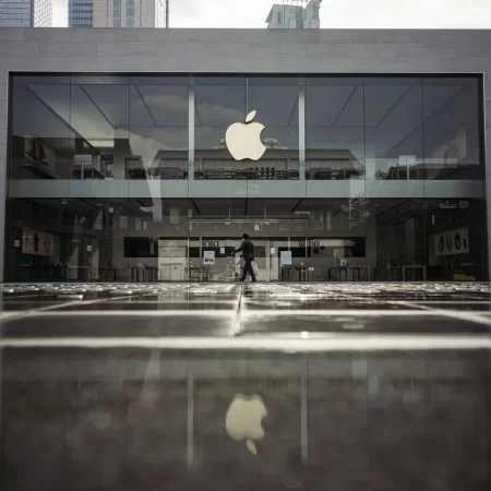 Google та Apple знову в суді: що не так із соціальними казино?