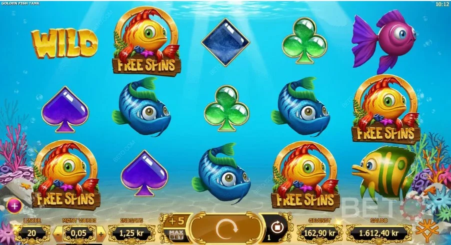 Золотой аквариум для рыбы