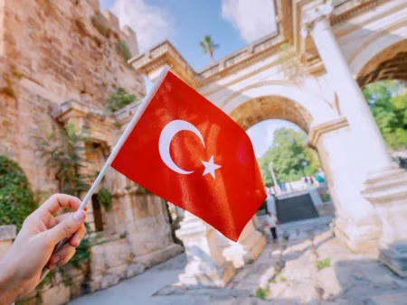 Туреччина посилює боротьбу з нелегальними онлайн-казино: під ударом реклама і соцмережі 